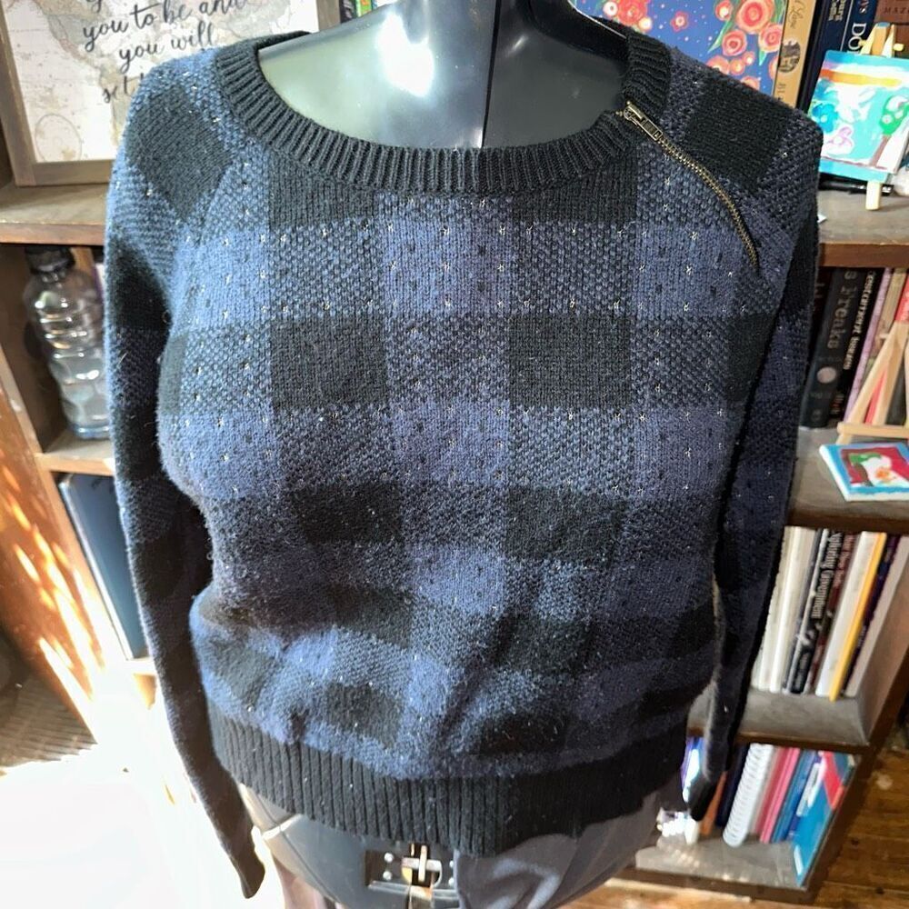 Banana Republic blue & black checked L cropped sweater